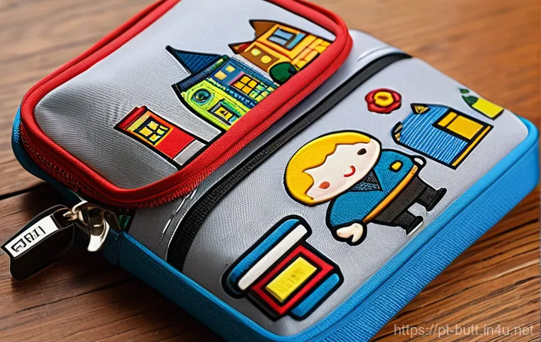 엉덩이탐정 파우치 디자인 - **Prompt:** A stylish adult (30s-40s, androgynous appearance) sits at a chic, minimalist cafe table,...